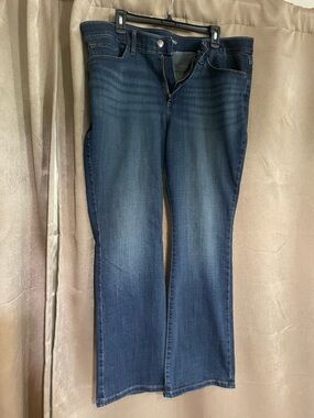 Lee Women's Flared Jeans in Dark Blue Wash